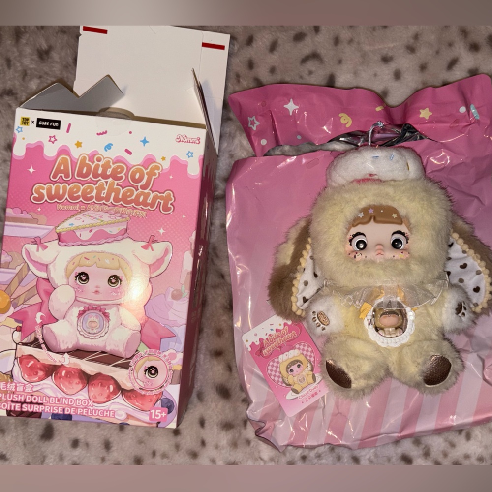 Nommi Take A Bite of sweatheart Series CONFIRMED Milk Biscuits Plush